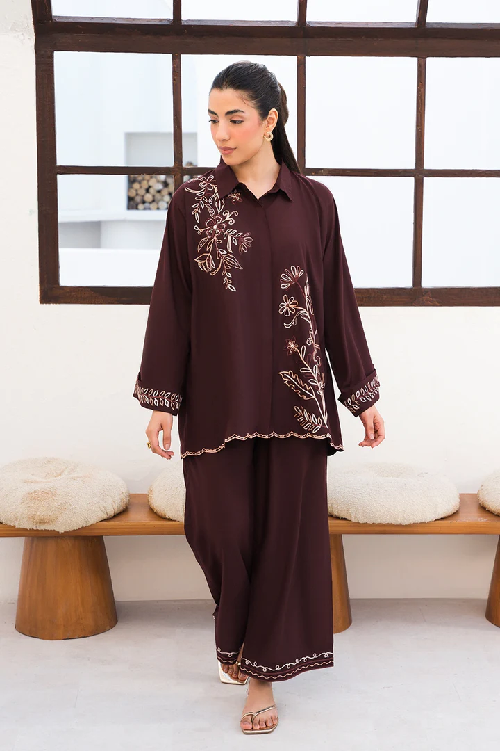 Azure Clothes: Elegant Designs for the Modern Pakistani Woman