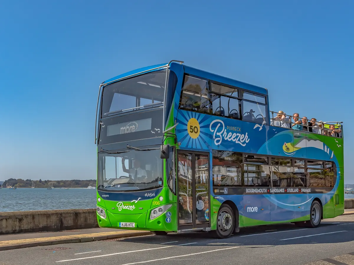 7 Best Buses of England | Best Agencies