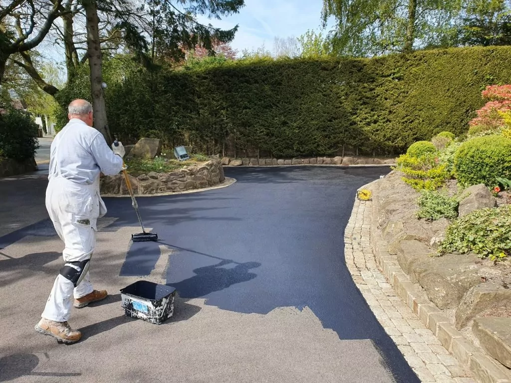 Driveway Painting Guide: How to Use Driveway Paint Like a Pro | Best Agencies