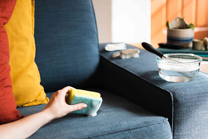 How Do you Manually Clean a Couch? | Best Agencies
