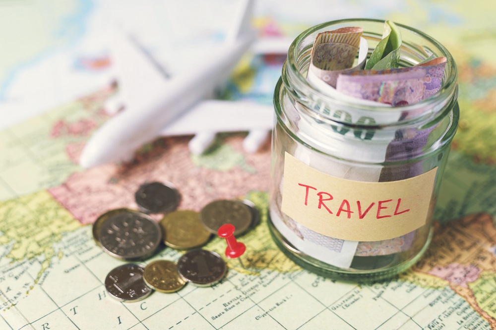 HOW TO SAVE MONEY ON HOUSING BY HOLIDAY CHECK APP | Best Agencies